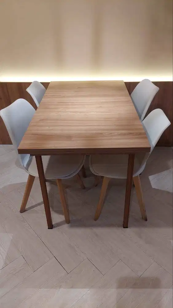 Meja Makan Set 4 Kursi