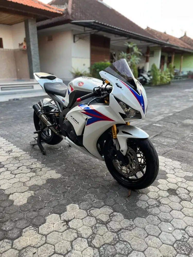 DI JUAL CBR1000RR Tahun 2013 HRC Series kondisi mulus!