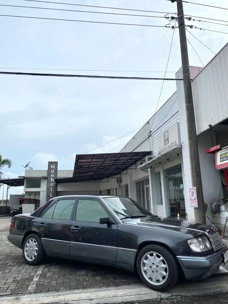 Mercedes Benz 230E W124 Boxer