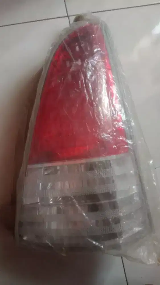 Dijual nurah lampu sein inova sebelah kanan.