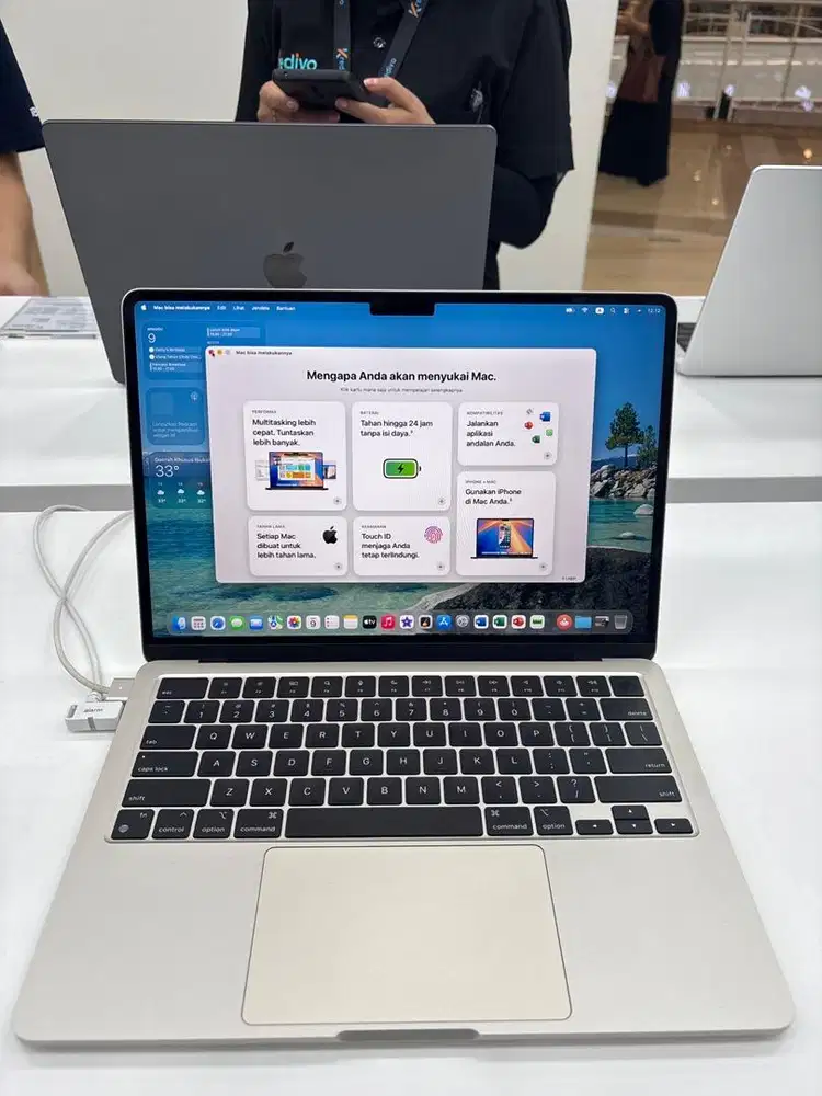 Kredit Macbook Air (13 inci) M2 16GB /256GB