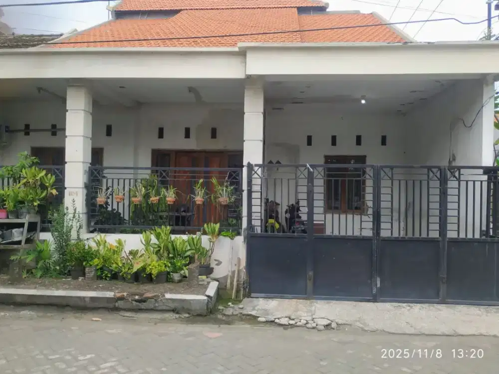Jual cepat Rumah cantik di Hook Pondok Benowo Indah