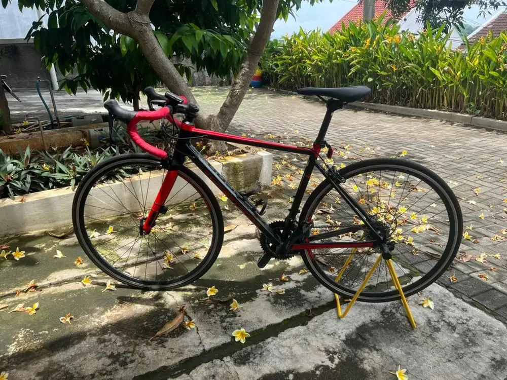 Di jual sepeda balap polygon strattos s3