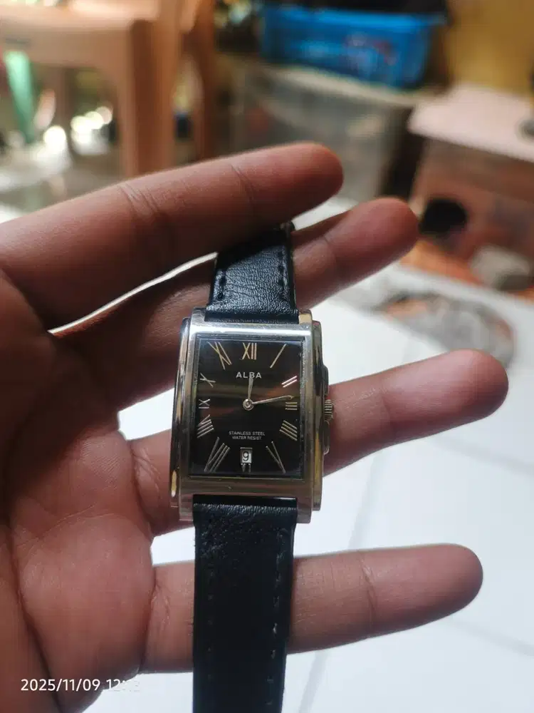 Jam lawasan merk Alba