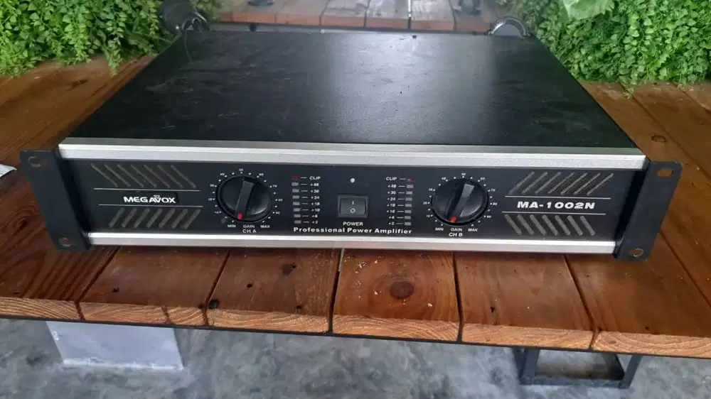 Amplifier Megavox M1002N Bekas
