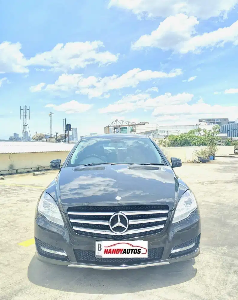 Mercedes Benz R300 CBU Sunroof Tahun 2010 Automatic Hitam