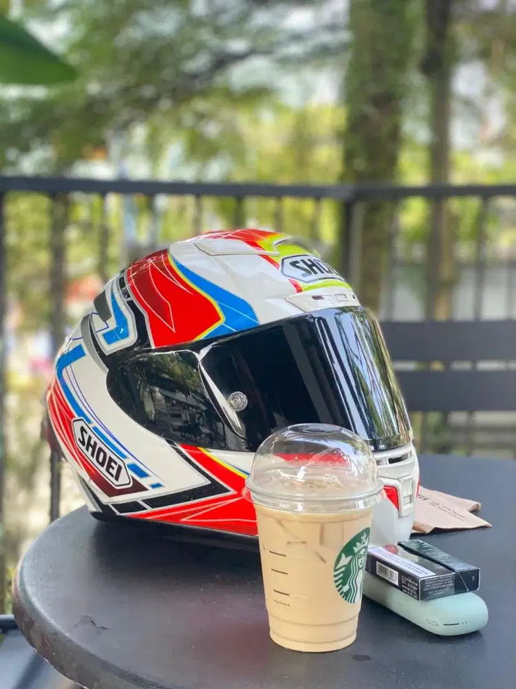 Shoei X14 Warna Putih Motif Assail