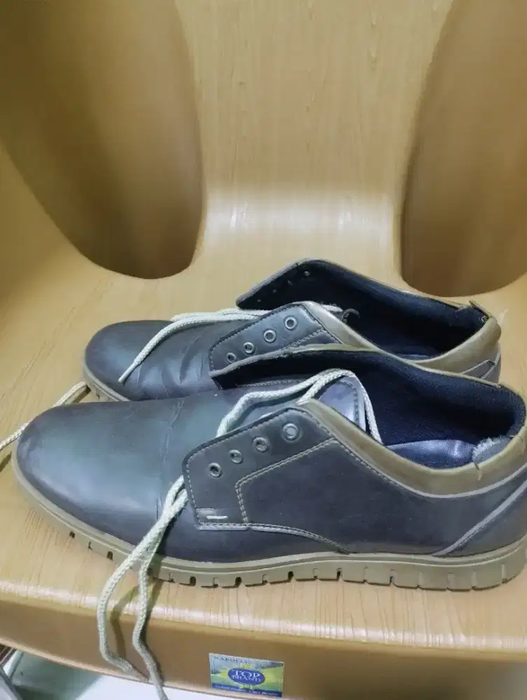 Sepatu merek paulmay