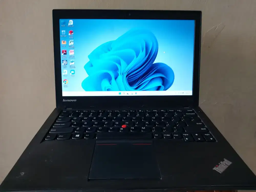 Lenovo thinkpad x240 celeron tinggal pakai