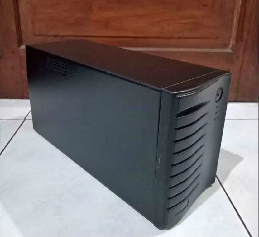 UPS APC CE1200 1200 VA TANPA BATERAI