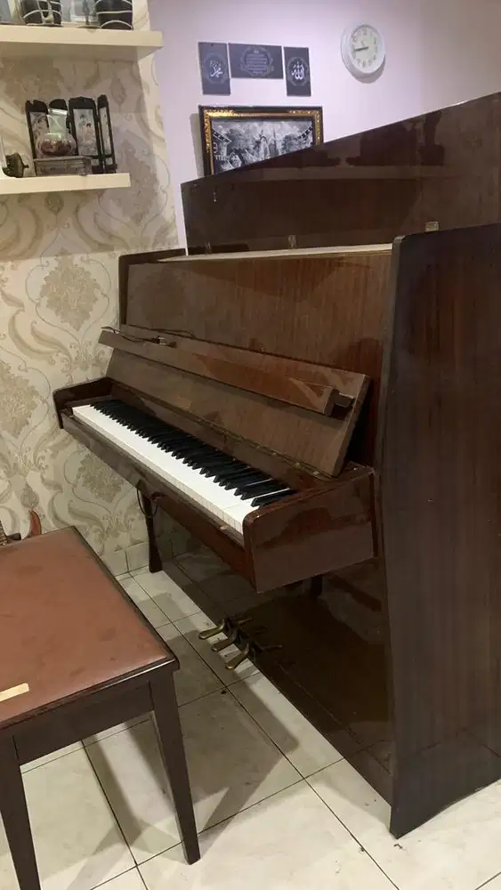 Piano Second merk Petrof