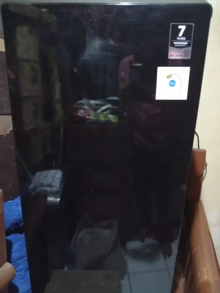 NEGO TIPIS kulkas aqua garansi msh jln, blm 6 bulan. Msh segel dingin