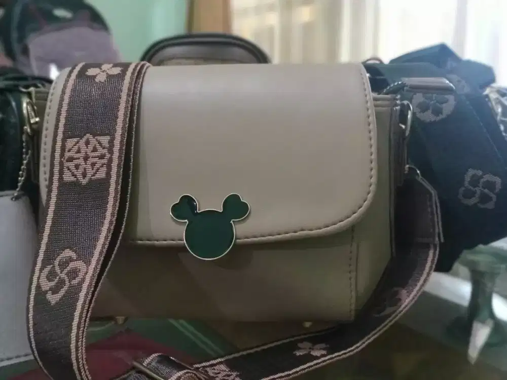 Tas selempang Mikii