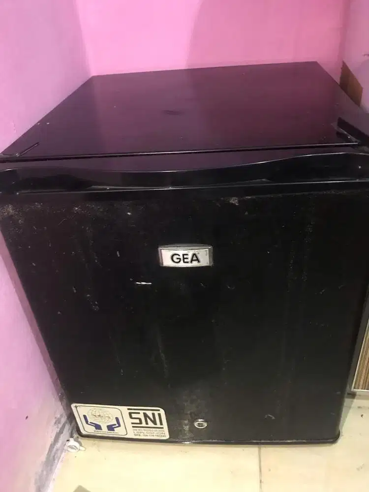 Kulkas mini GEA second