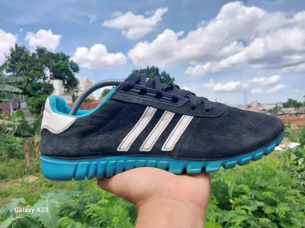 Sepatu adidas FLUID TRAINER