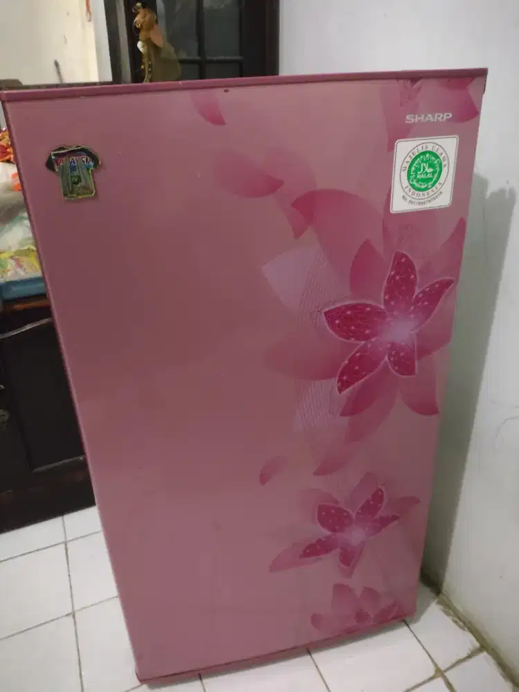Kulkas / lemari es sharp sj-n166