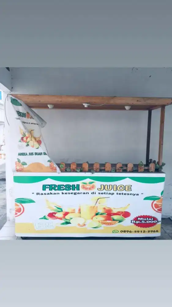 Gerobak untuk jualan jus buah