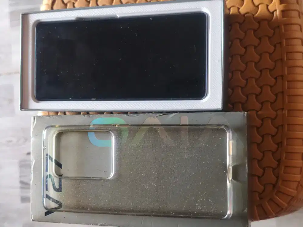Vivo V27 5G ram 8/256 GB