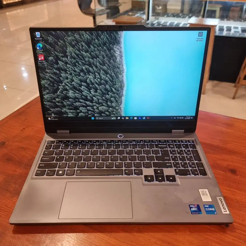 Lenovo LOQ 15IAX9I (83FQ)