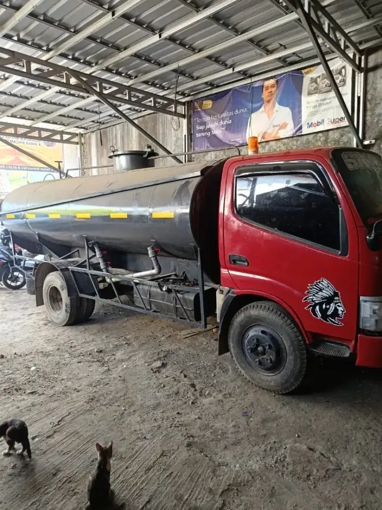 Truk tangki Toyota DYNA