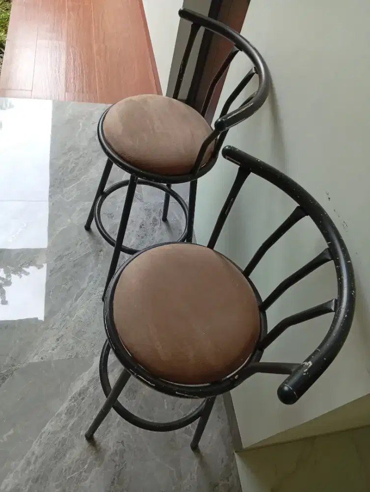 Kursi mini bar atau cafe