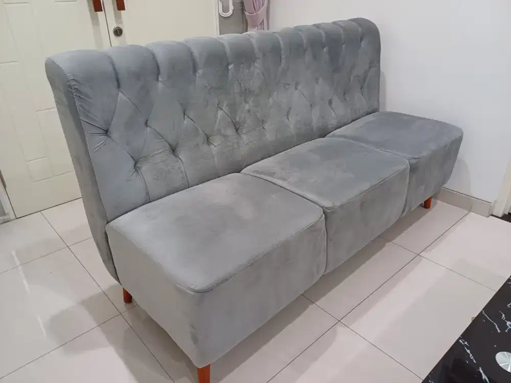 Kursi Sofa 3-Seater Warna Abu