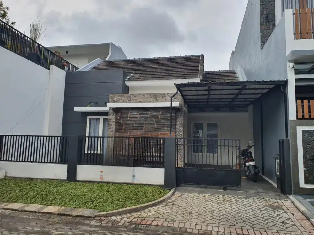 RUMAH DI PERUMAHAN PERMATA JINGGA, TUNGGULWULUNG, LOWOKWARU, MALANG, JAWA TIMUR