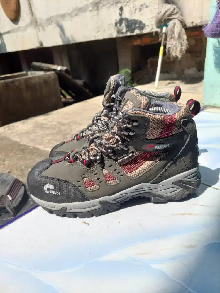 Nepa sepatu outdoor safety