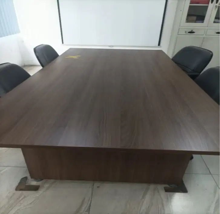 Meja Meeting Besar Modera