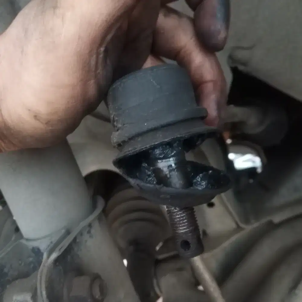 Montir panggilan Specialis kaki kaki dan per mobil truck dan mini bus