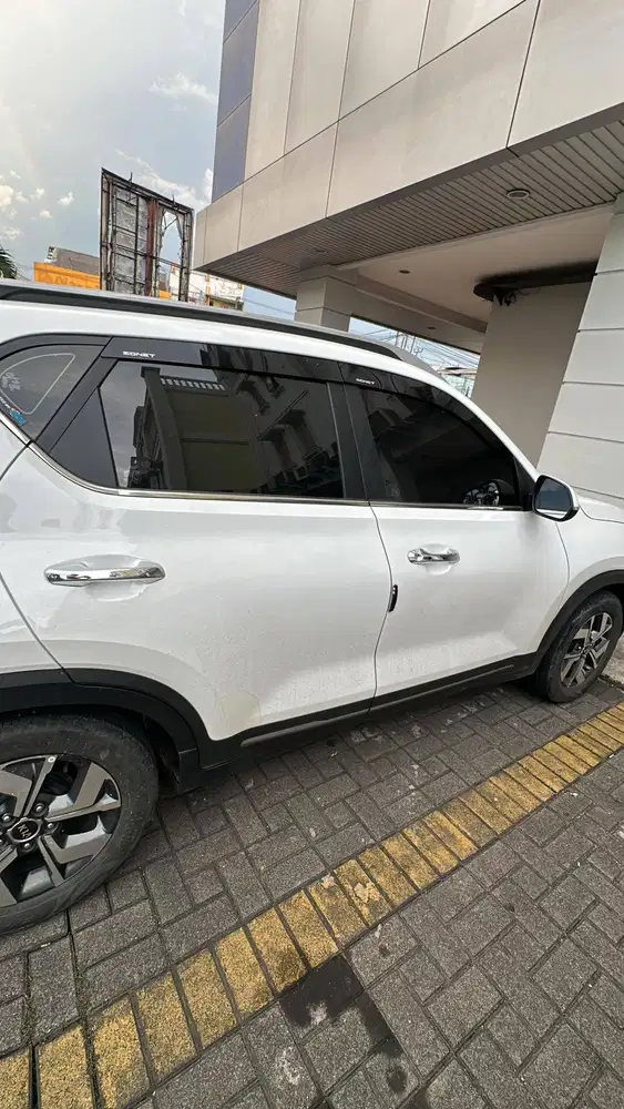 Dijual: [KIA Sonet 1.5] [PREMIERE] [2021] Harga : Rp 200jt nego