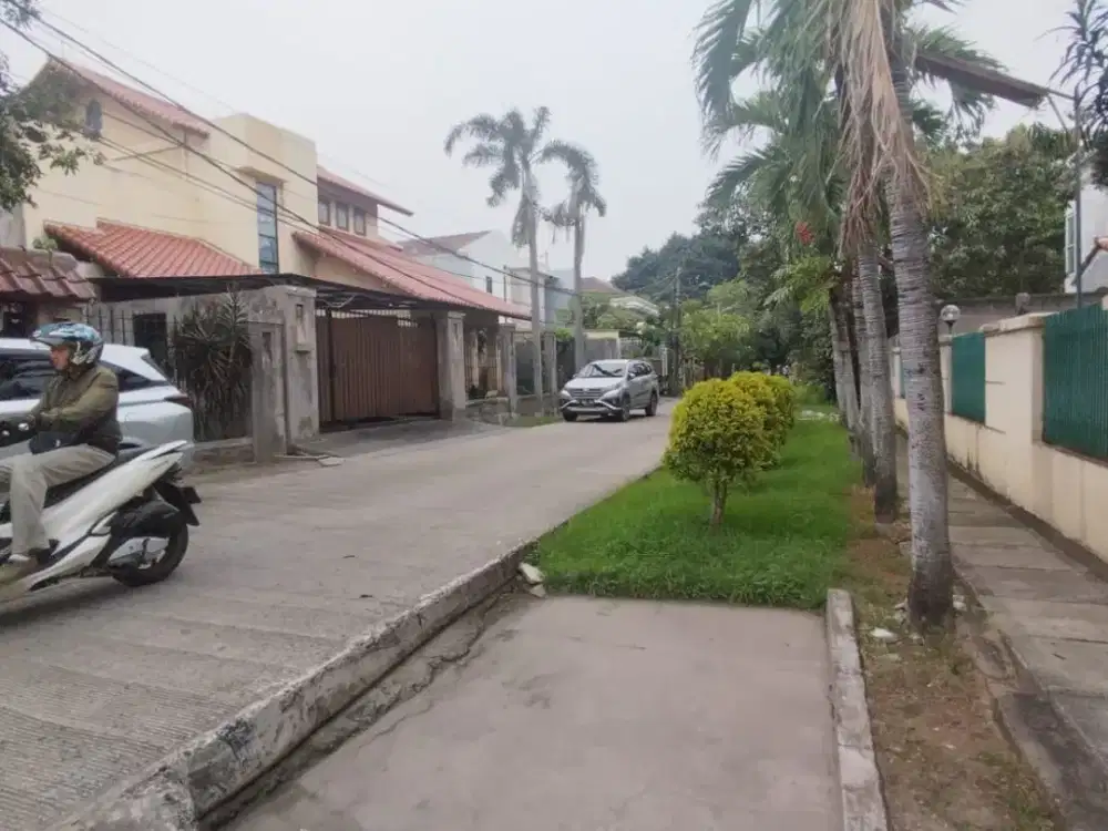 Dijual Rumah dan 2 Kav ada di Kav DKI Meruya Selatan dekat Tol Joglo