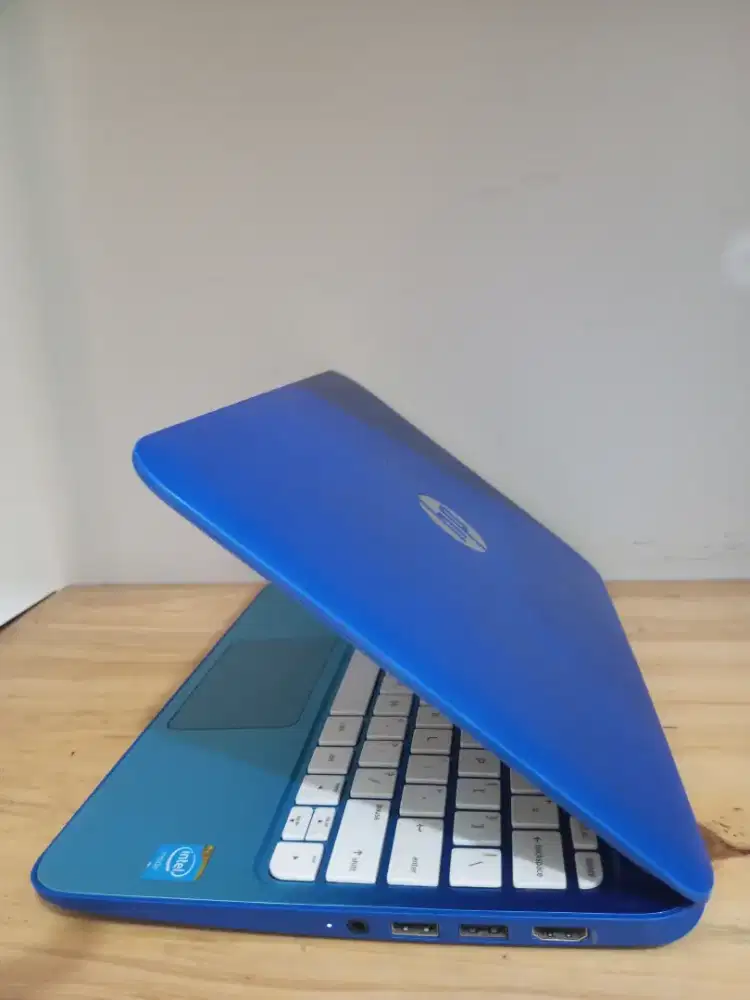 HP Stream 11 n016tu Intel N2840 DDR 2GB Eemc 32GB LED 12 Baterai 5Jam