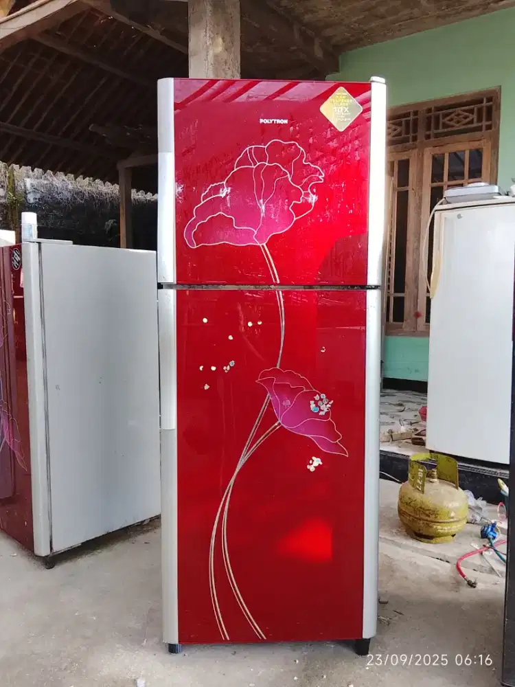 Kulkas Polytron 2 pintu temperat glass