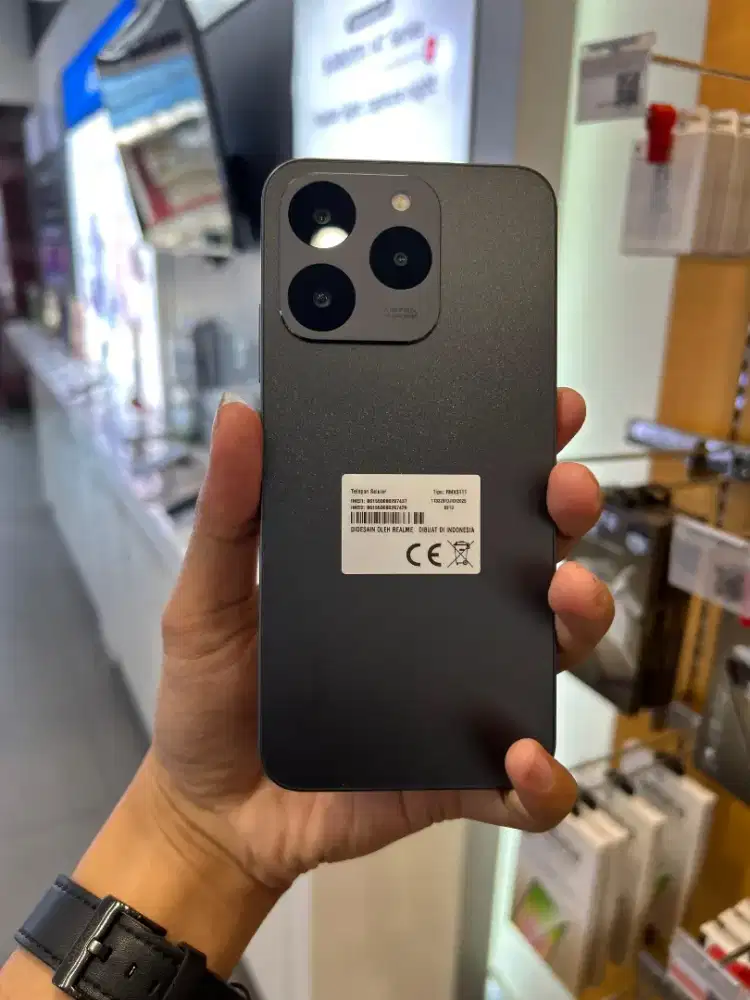 Realme 15T 8/256 Kamera Depan Blakng 50mp 60Fps, Batrai 7000 mah
