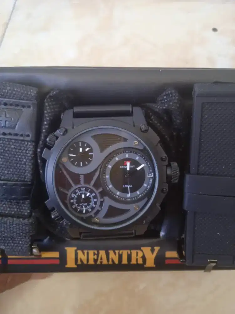 Jam tangan swiss army model tali kulit tebal ada tanggalan poris