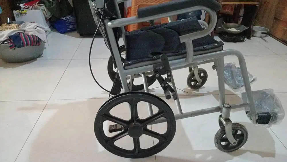 Kursi Roda bekas masih sangat bagus