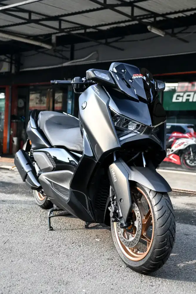 YAMAHA XMAX CONNECTED HITAM 2023 LOW KM
