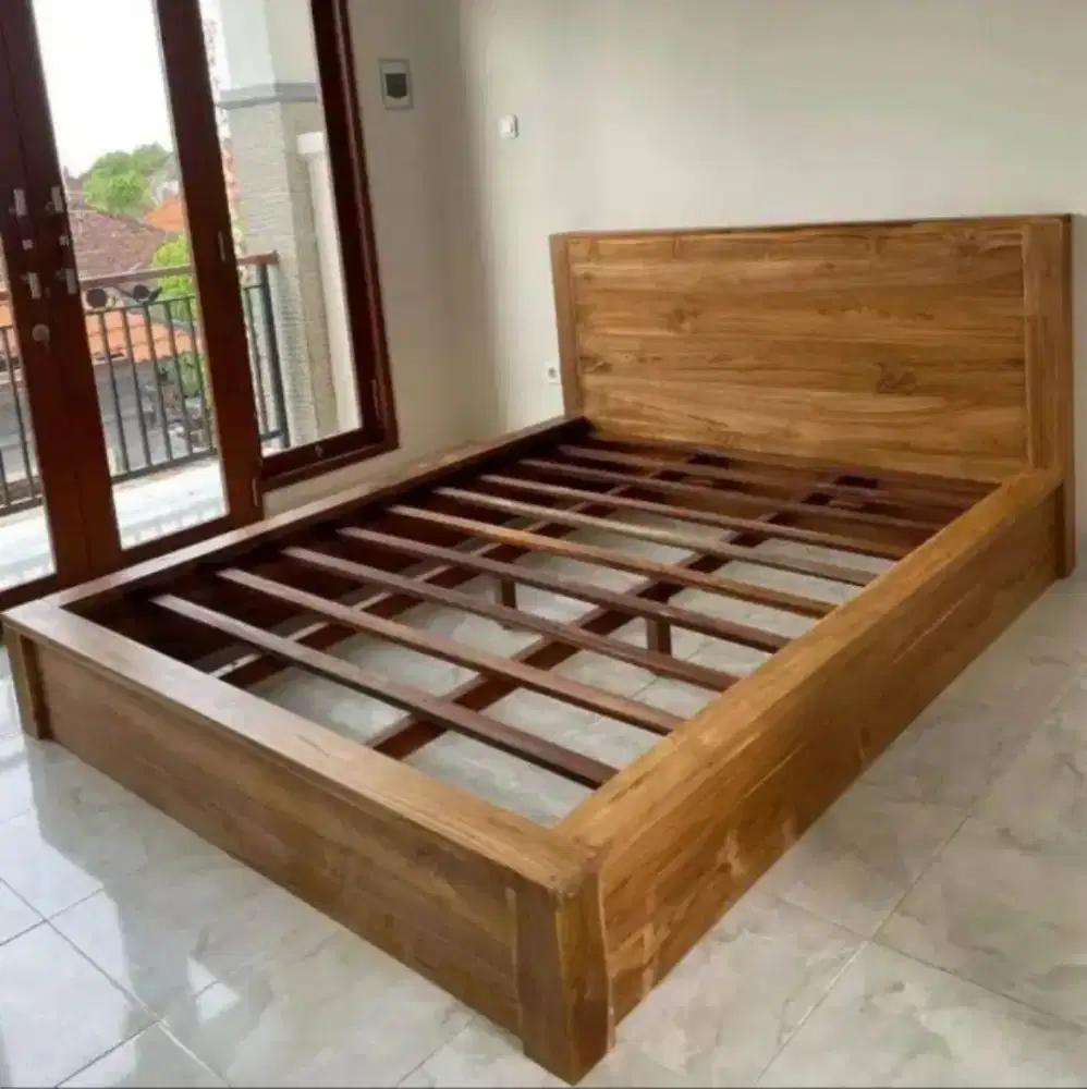 Bed kayu ada 2 ukuran 160 dan 120( model kong hap lie dan minimalis