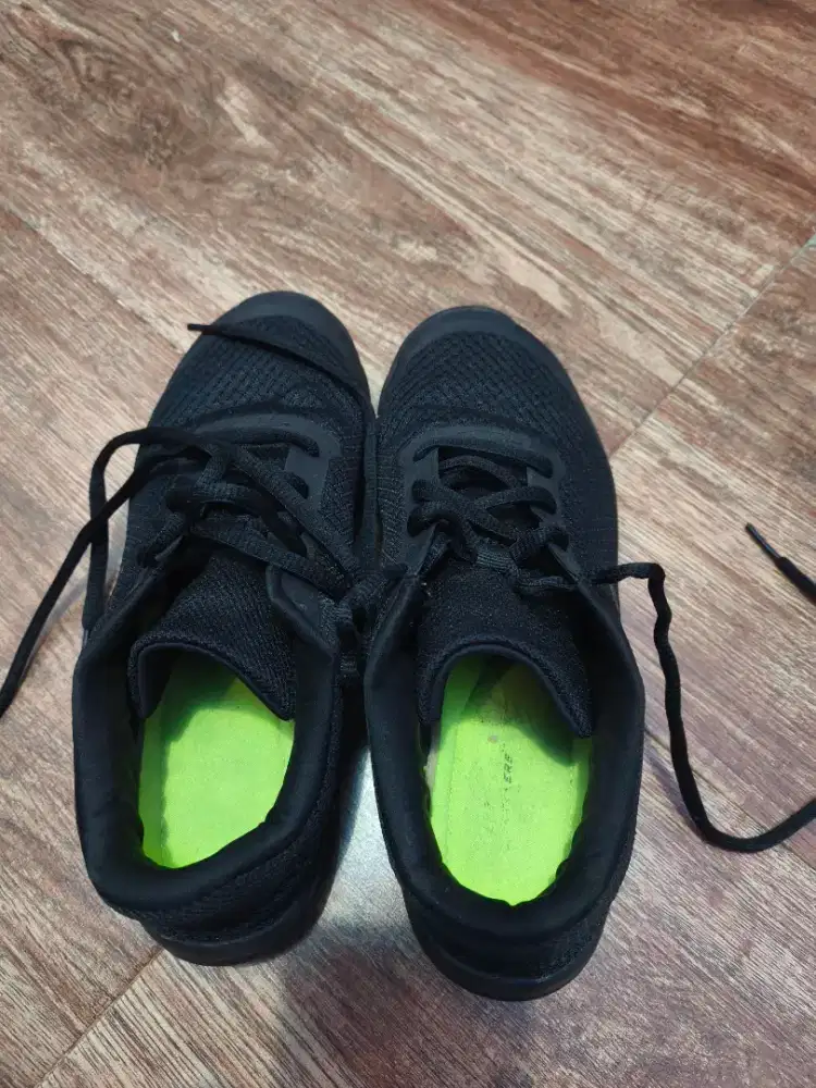 Sepatu Payless Cross Trekkers Gusto