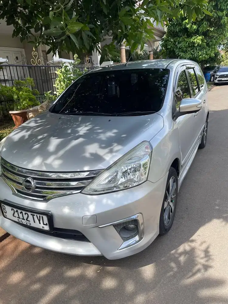 Dijual mobil Grand livina