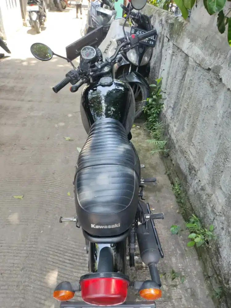 W175 SE BLACK STYLE TAHUN 2022