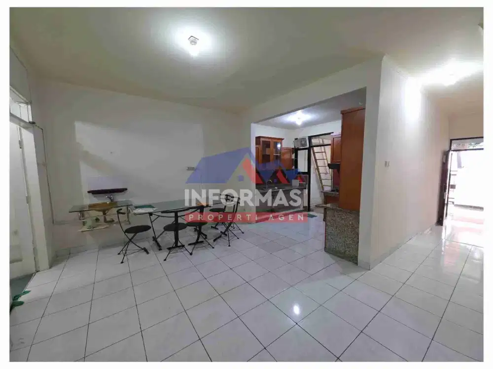 Rumah sewa Permata Buana Jakbar dg Kamar Tidur Utama luas