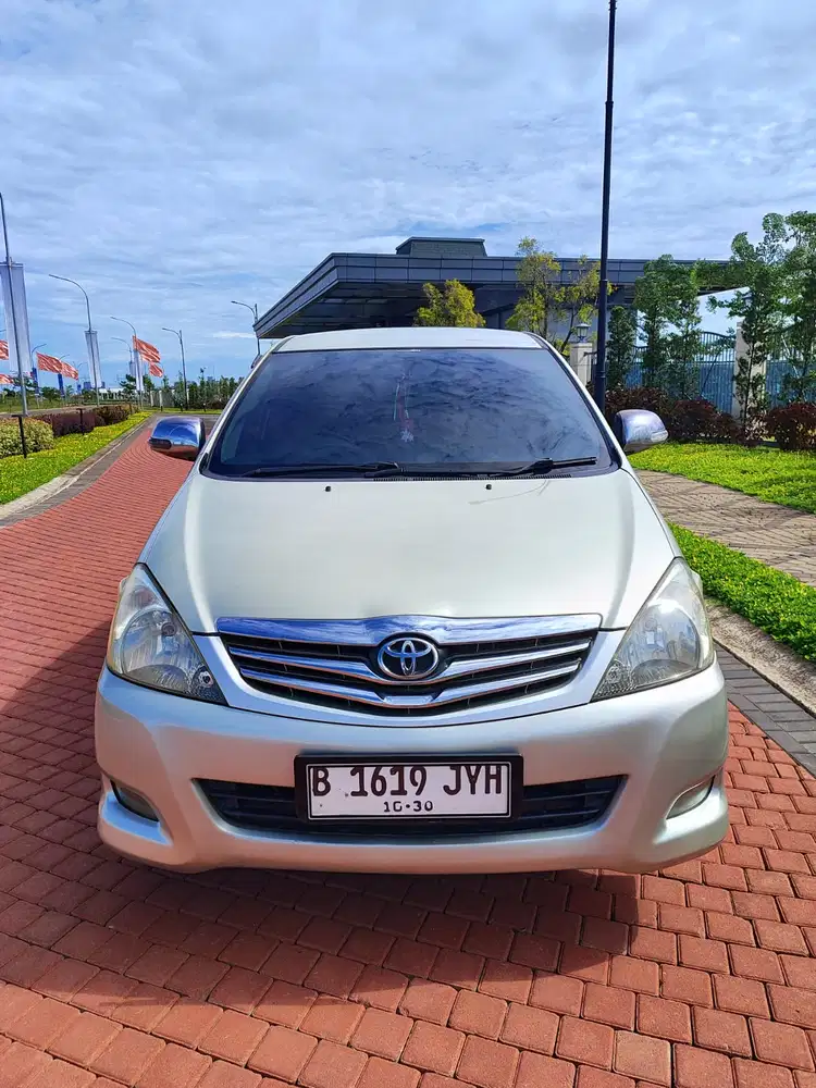 Toyota Kijang Innova 2011 Bensin