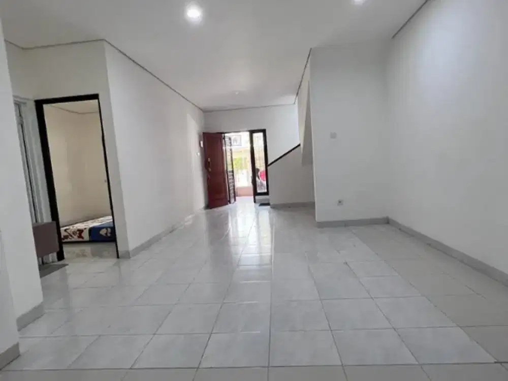 Rumah denga lokasi strategis di emerald bintaro