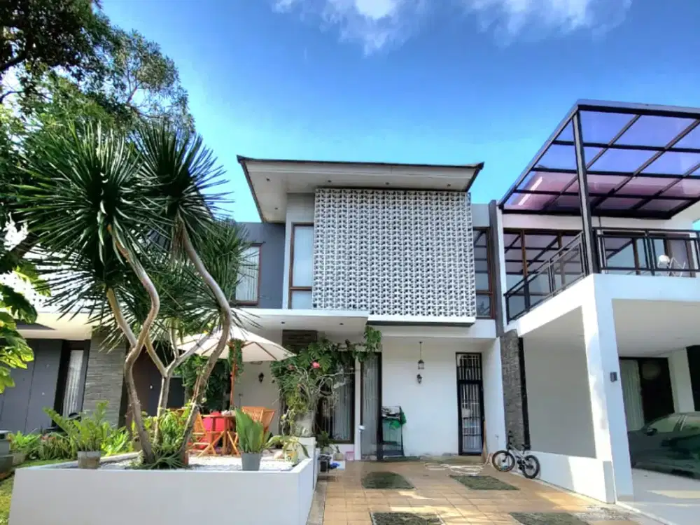 Rumah Cantik semi furnished dlm cluster Discovery sektor 9