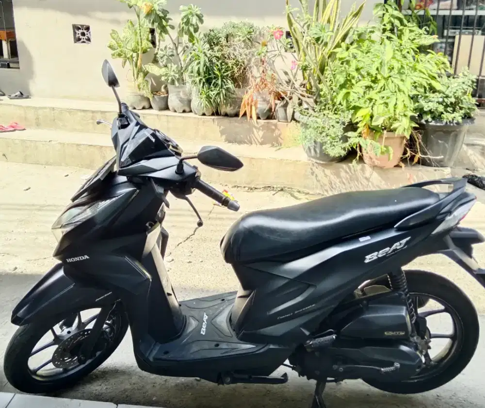 dijual cepat honda beat deluxe 2021 bulan 11 warna hitam mate
