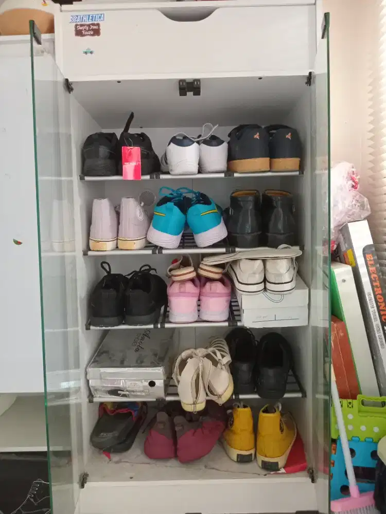 LEMARI SEPATU PINTU KACA ELEGAN