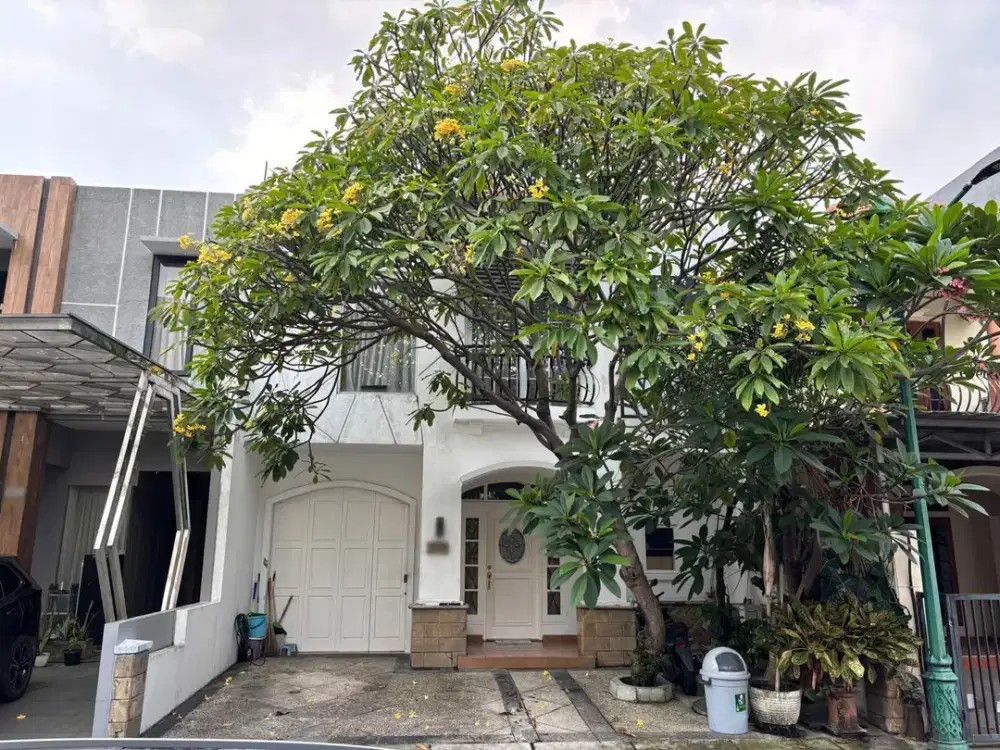 Dijual turun harga Rumah Pelangi Kuning Kelapa Gading dalam komplek asri