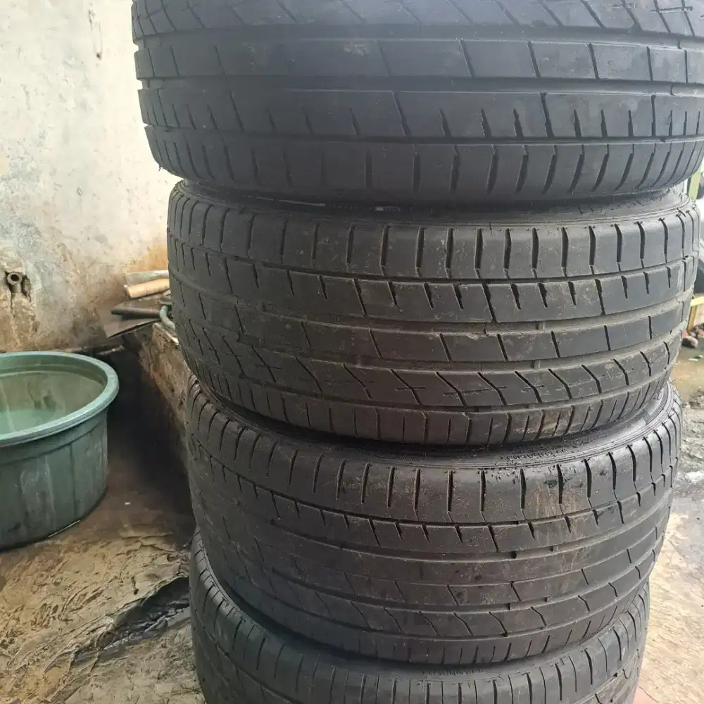 Ban r22 accelera iota 255/35 285/35